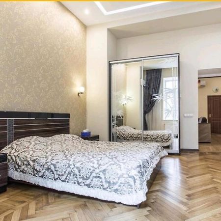 Apartmens Near Opera House Apartamento Odesa Exterior foto
